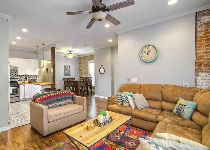 Huge Remodeled Home Downtown Sleeps 16!