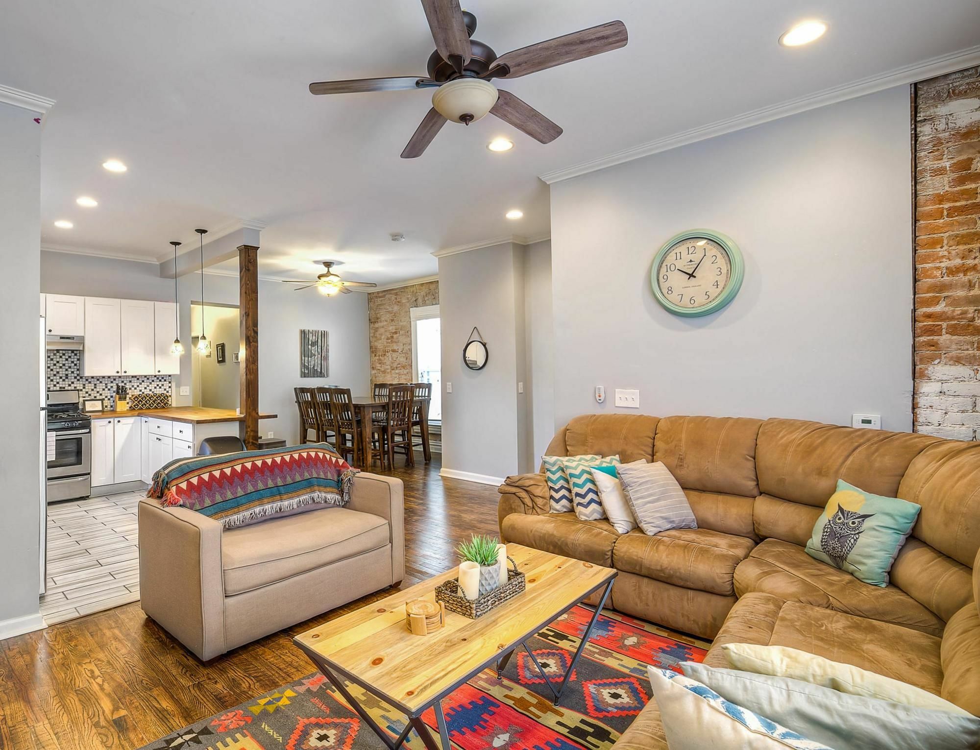 Huge Remodeled Downtown Sleeps 16! * DEN
