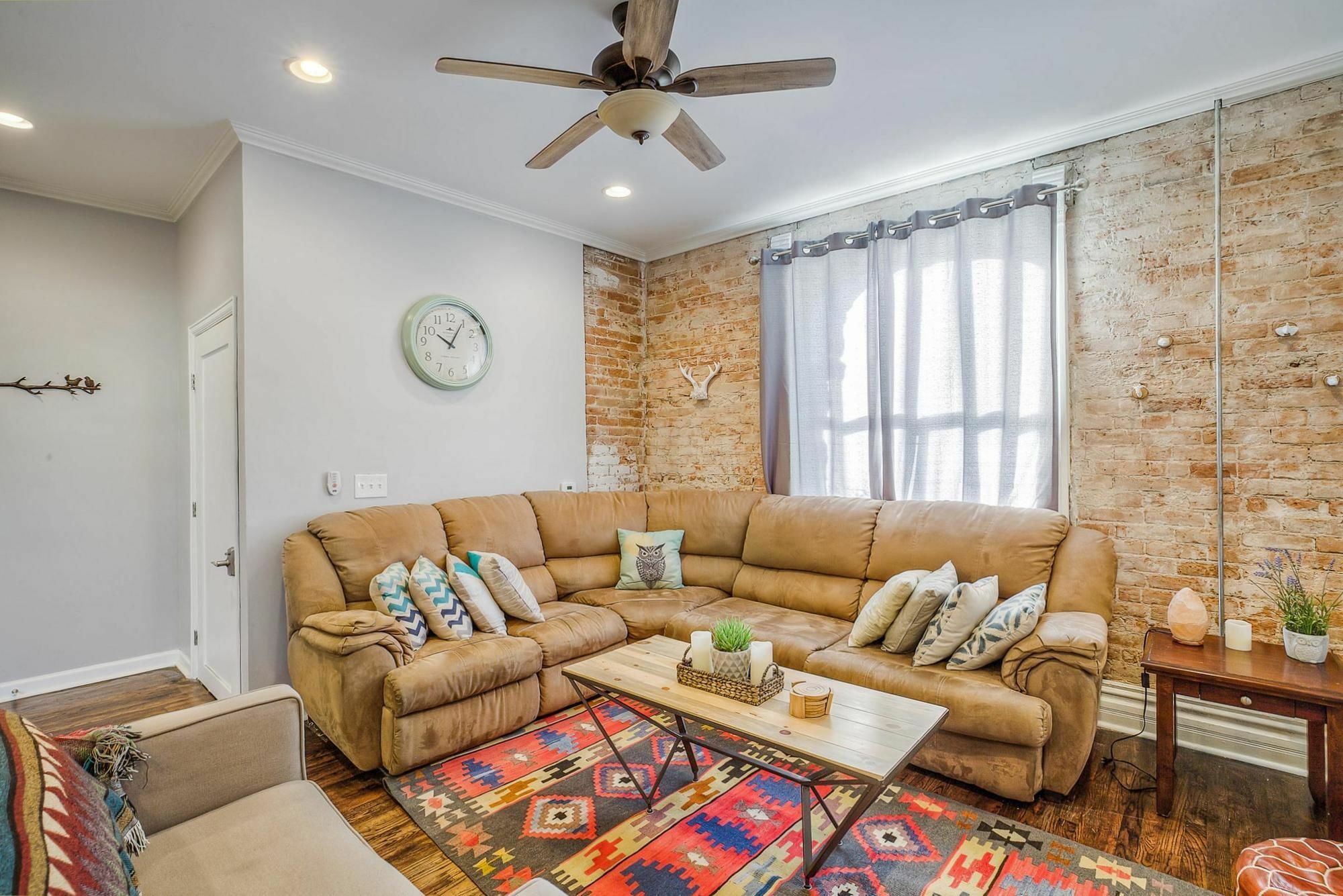 Huge Remodeled Downtown Sleeps 16! * Denver