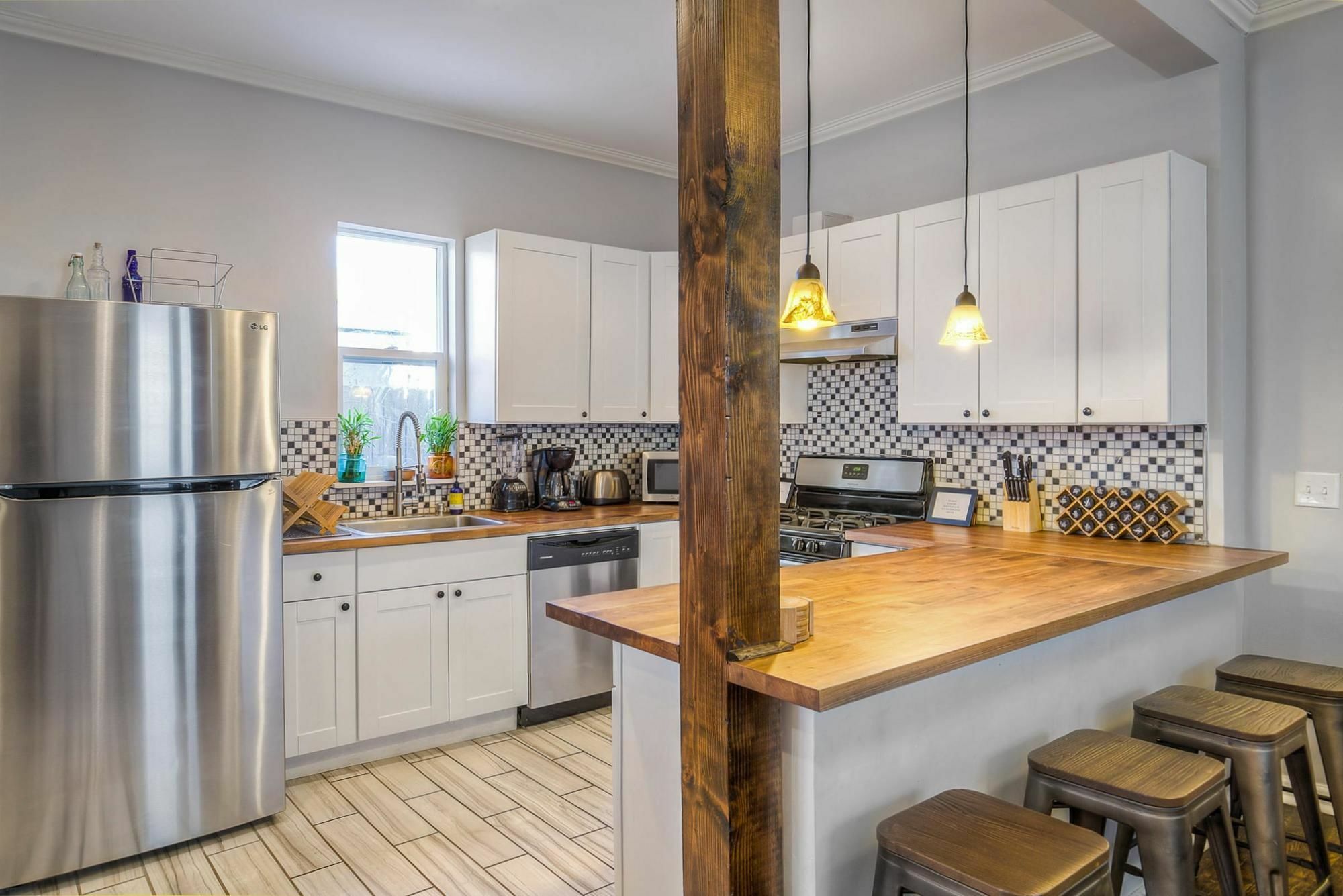 Huge Remodeled Downtown Sleeps 16! Denver